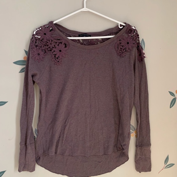 AE waffle knit appliqué top, mauve. - Picture 3 of 4